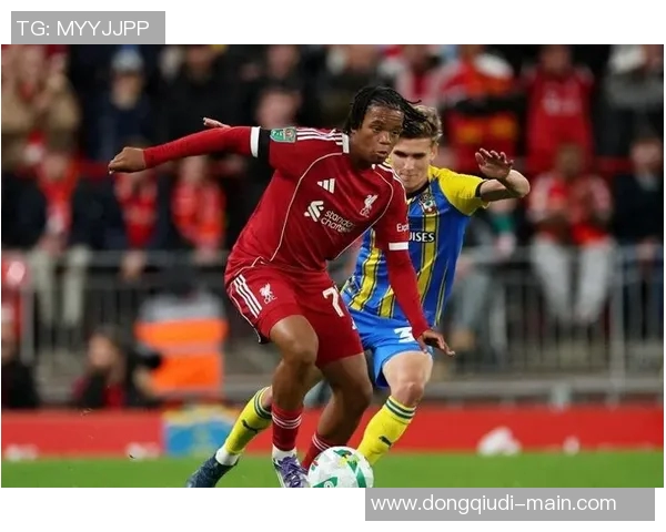 英超经典对决：拜仁与利物浦激战成和引发全场热议